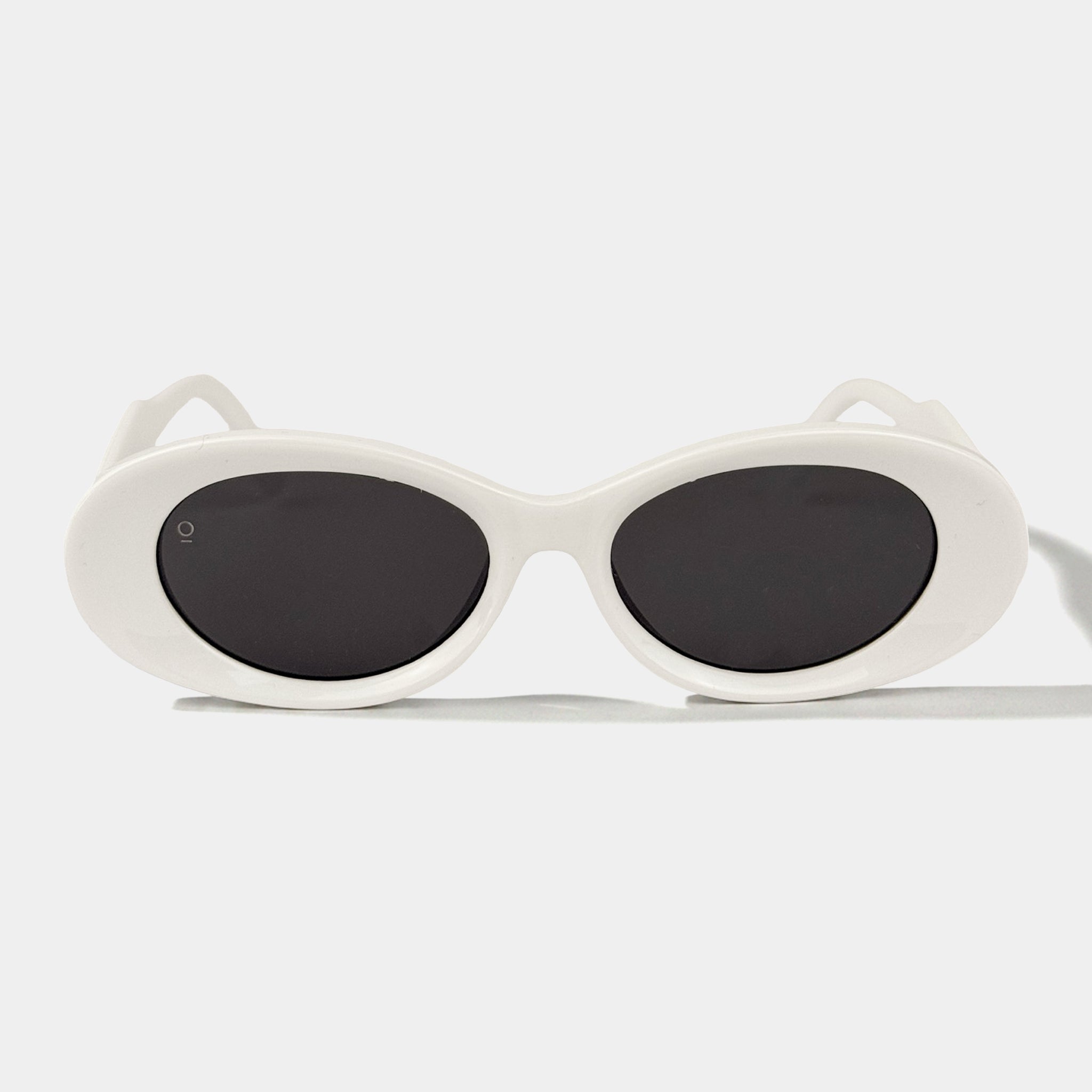 RILEY// WHITE