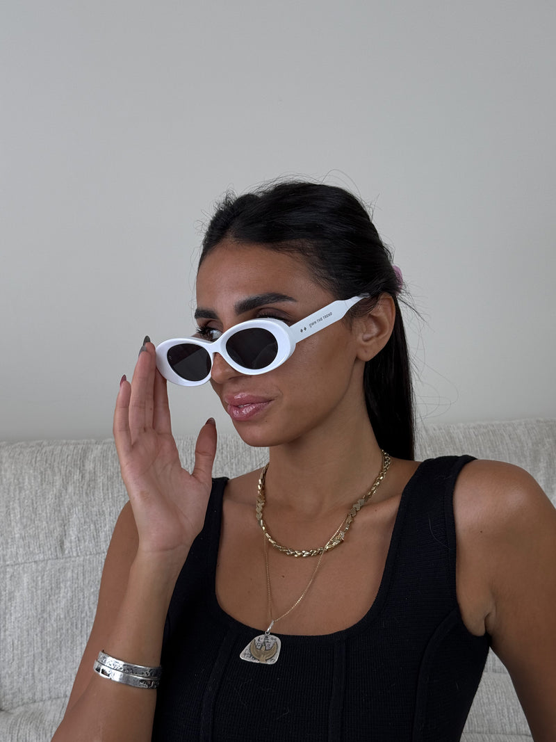 RILEY// WHITE