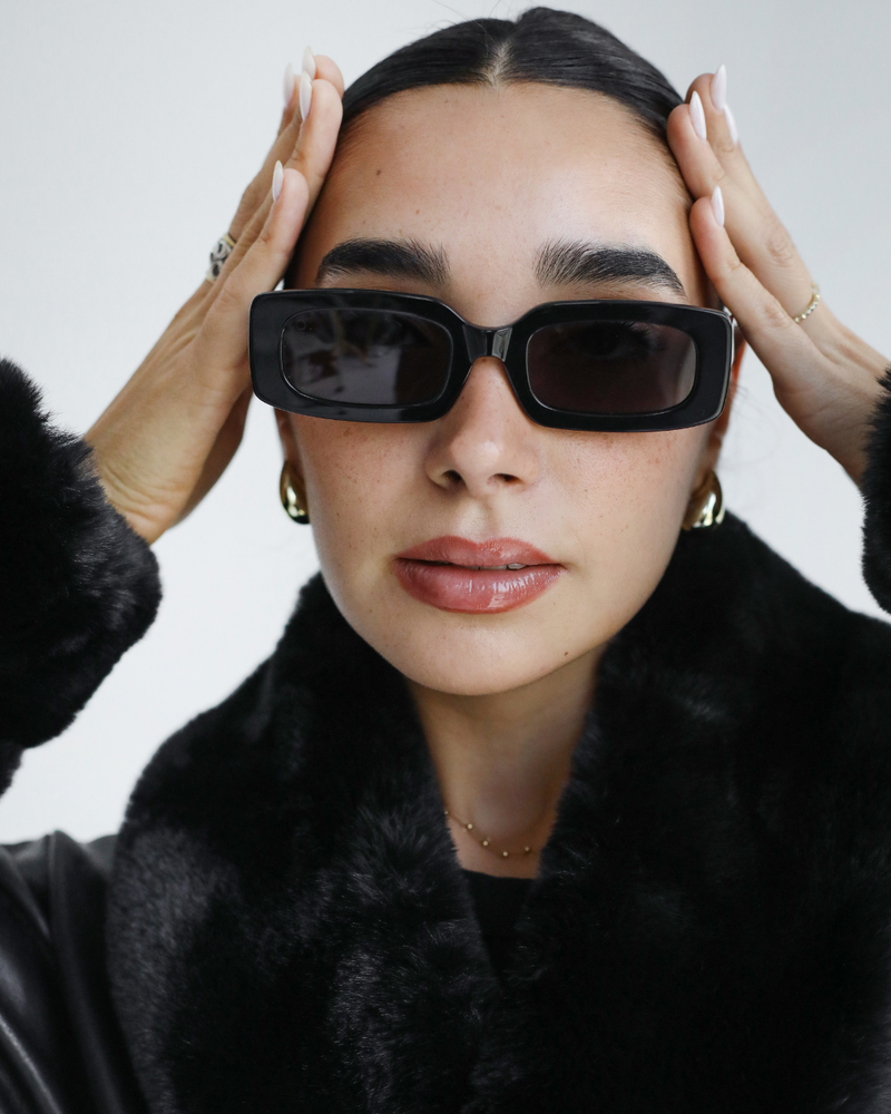 KOURTNEY // BLACK