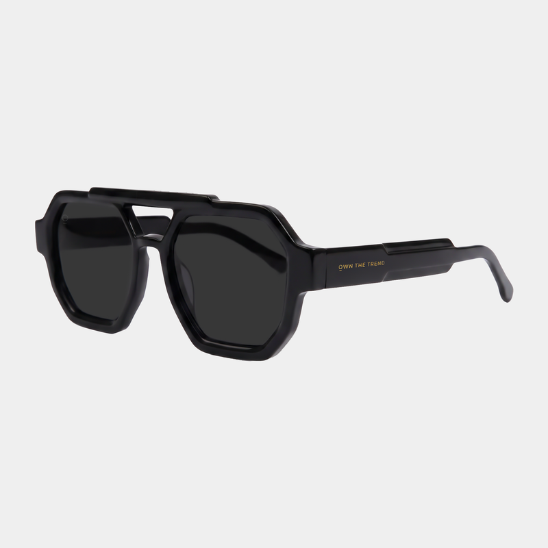 KARL // BLACK