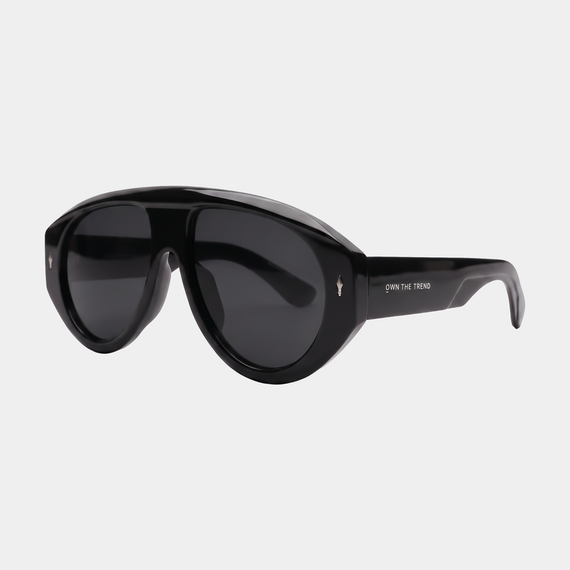 TOM // BLACK
